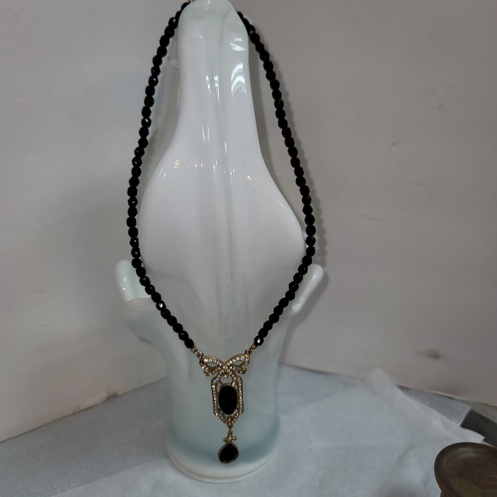 Vintage black bead goldtone necklace Costume Jewelry Fashion Icon BE DIFFERENT - Picture 2 of 8